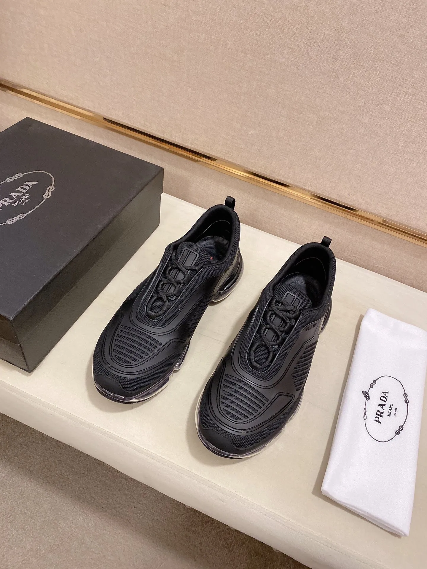 Factory price: 640💰 ✔️✔️✔️High-quality new PRADA counters are launched simultaneously. The new men's shoes and 😘fabric are made of high-tech glue-spraying technology. Lining: Full cowhide lining. 👍🏿 High-end ☄️ air-cushion molded anti-slip rubber outsole, exquisite lines, simple and elegant, comfortable and high-end for leisure travel. Code number: 38 to 45